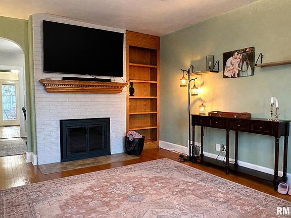 3rd image of 6 Fairview Ct