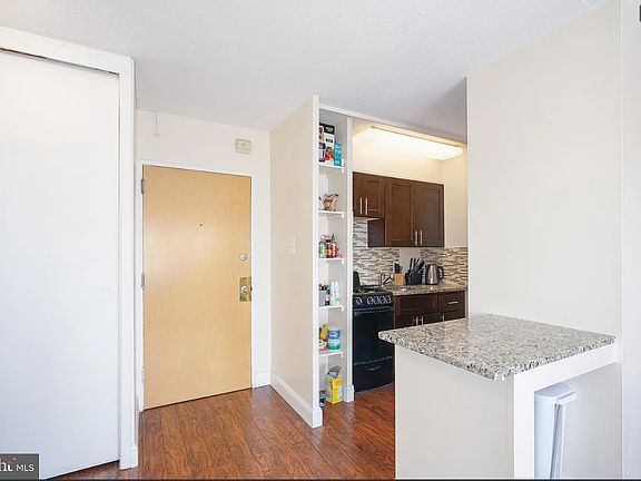 4th image of 2101 Chestnut St APT 1110