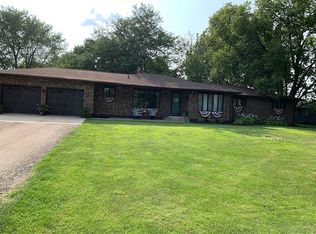 409 Maple Ln, Sterling, IL 61081