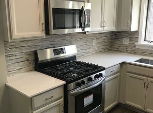 906 39th St, Des Moines, IA 50312