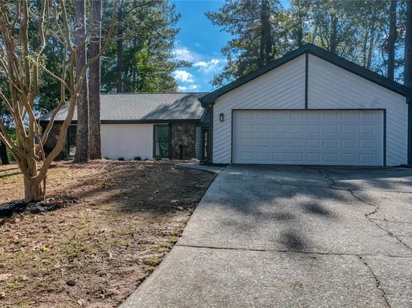 5183 Winterberry Dr, Stone Mountain, GA 30088