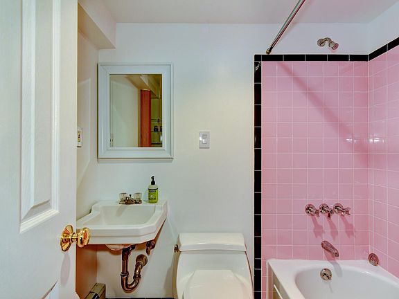 3rd image of 358 Conklintown Rd