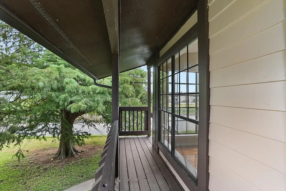 1 bed, 1.0 bath, 700 sqft, $1,250 — Photo 2