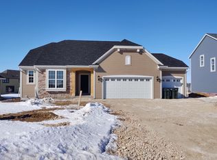 545 Spur Rd, Slinger, WI 53086