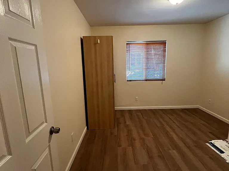 8917 Rathburn Ave — Photo 7