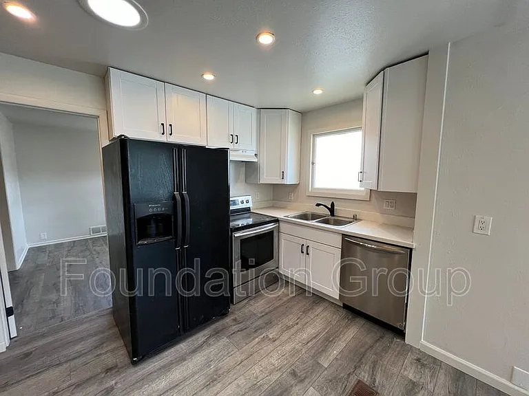 3202 Farragut Ave — Photo 8