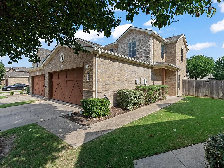 5924 Lost Valley Dr — Photo 2