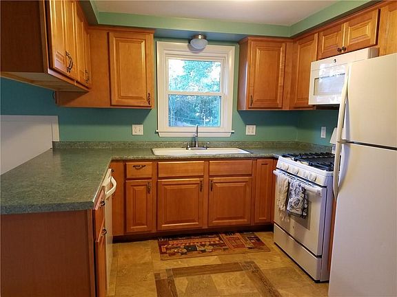 4th image of 33 Benjamin Dr