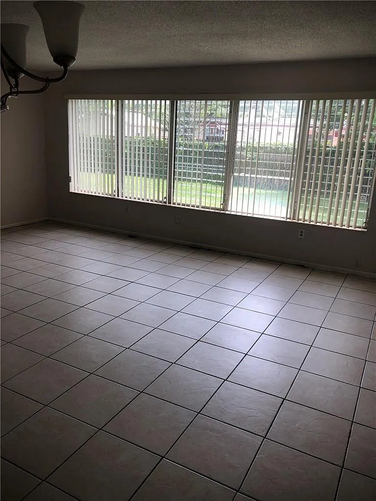3 bed, 2.0 bath, 1292 sqft, $2,950 — Photo 3