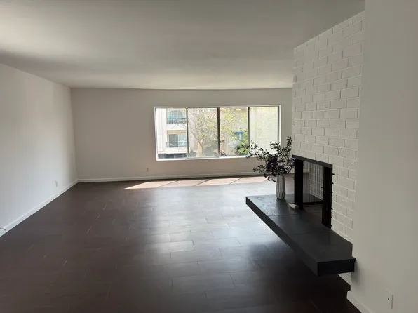 11831 Mayfield Ave #3, Los Angeles, CA 90049