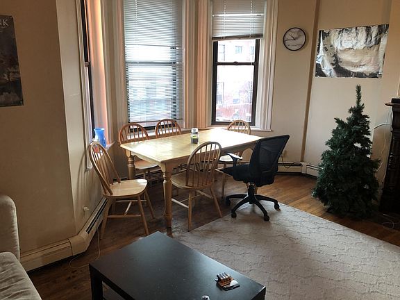 3rd image of 17 Symphony Rd APT 5