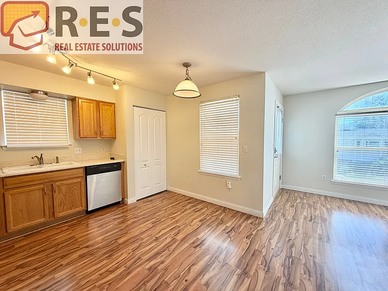 1631 S Deframe St #B8 — Photo 4
