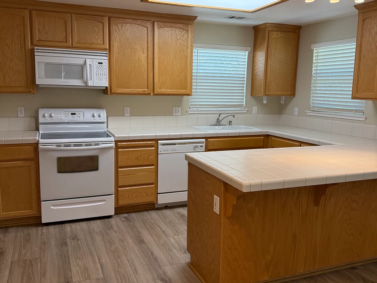 2 bed, 2.5 bath, 1150 sqft, $2,650 — Photo 4