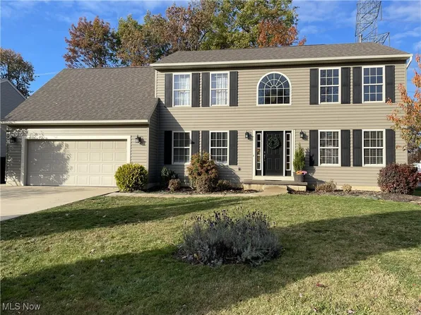 7072 Oak Tree Dr, Lorain, OH 44053