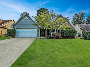 700 Ashford Cove Dr, Lilburn, GA 30047