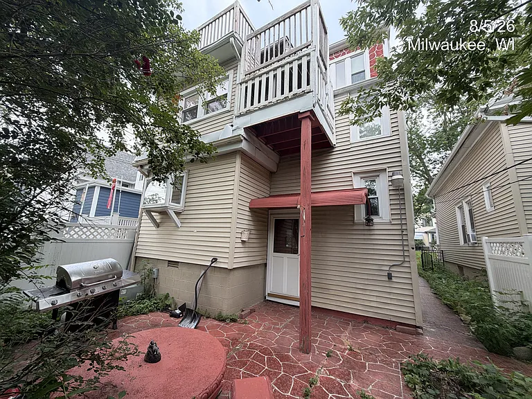3215 N Bartlett Ave — Photo 2