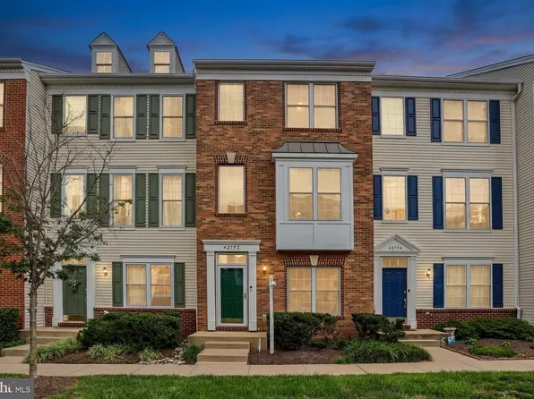 42792 Sykes Ter, Chantilly, VA 20152
