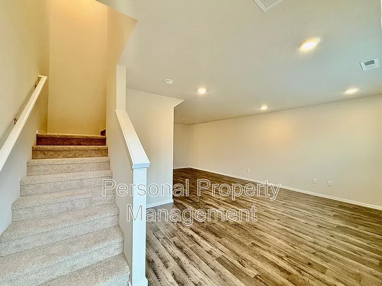 10616 NE 120th Pl — Photo 3