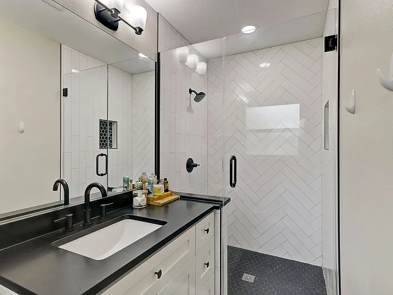 5146 Stuyvesant Ln — Photo 13