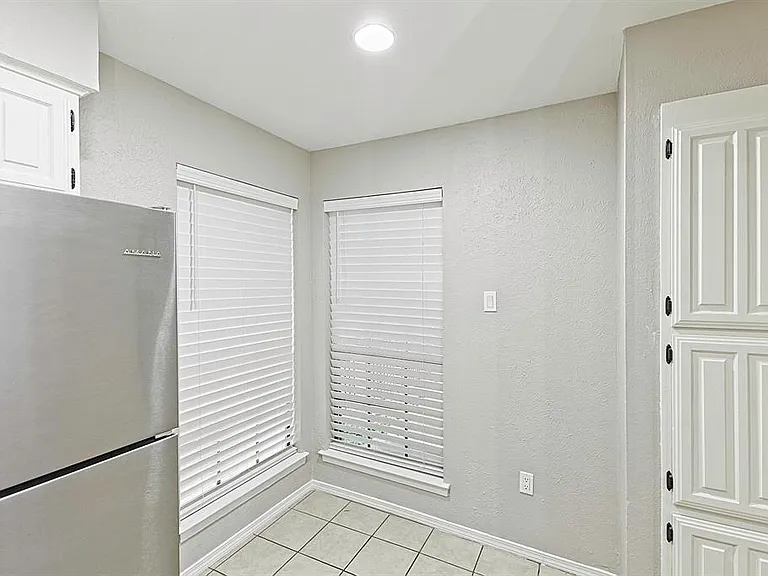 889 Dublin Dr #D — Photo 16