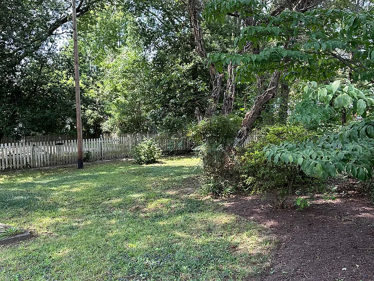209 Randolph Cir — Photo 26