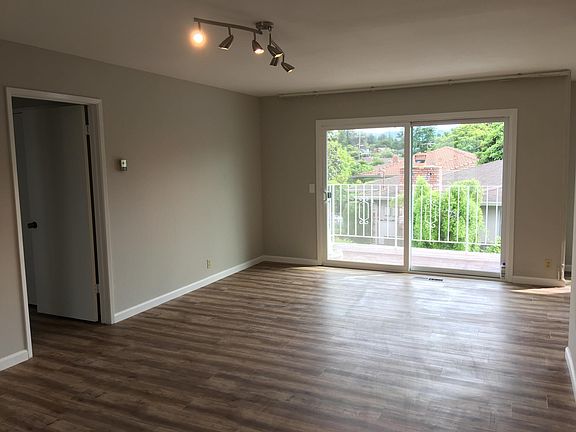 4th image of 90 Oakwood Dr