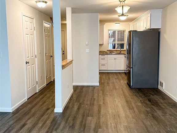 4th image of 305 Cedar Ave #1