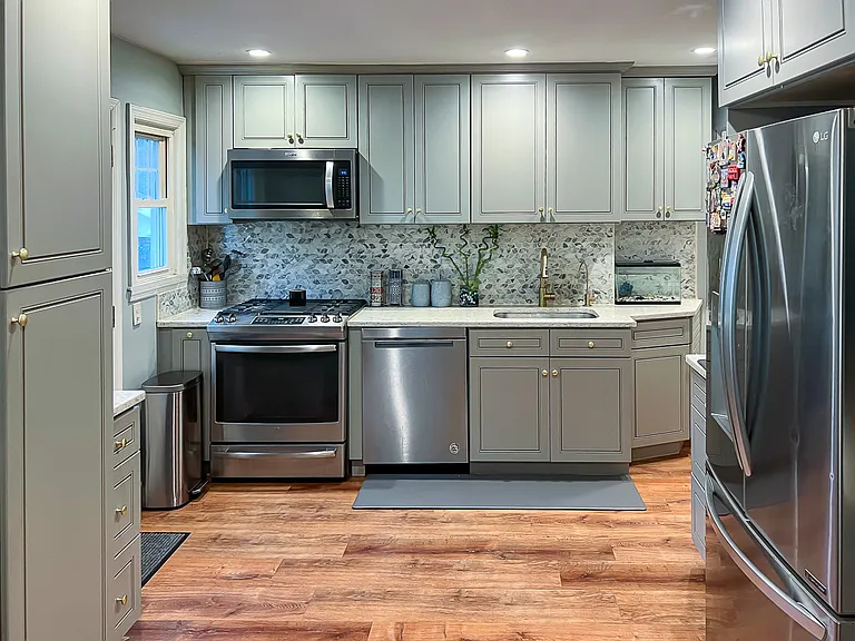 18 New Hyde Park Rd — Photo 11