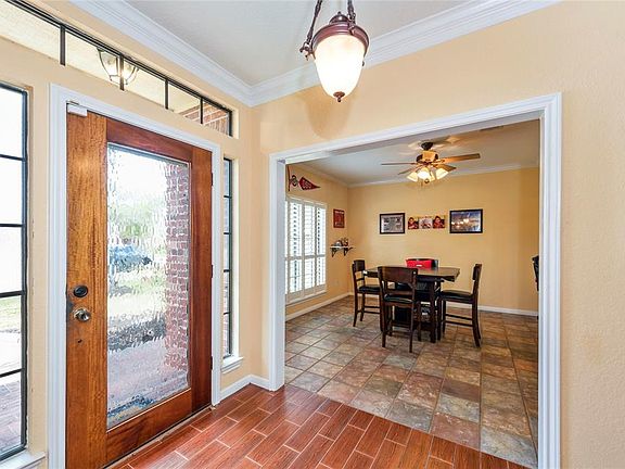 2nd image of 2816 Meadow Ln