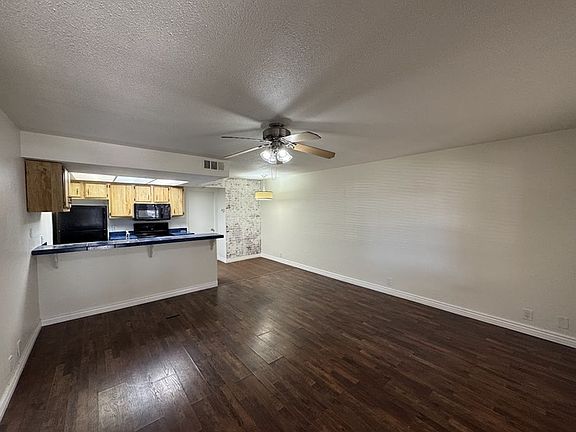 4th image of 808 E Lawrence Ln Unit 102