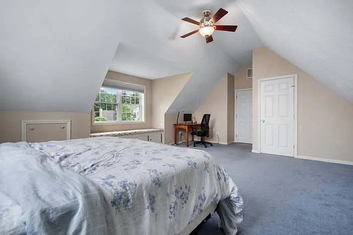3 bed, 1.5 bath, 3236 sqft, $900 — Photo 3