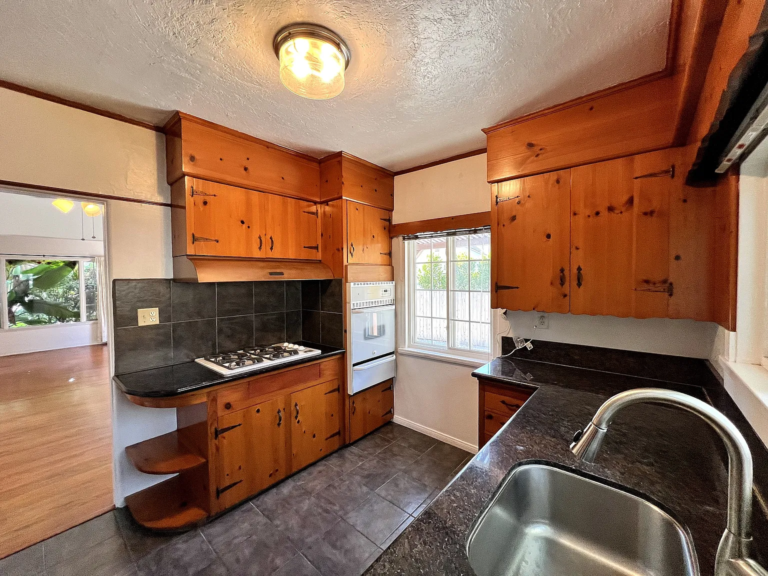 2 bed, 1.5 bath, 1150 sqft, $3,400 — Photo 3