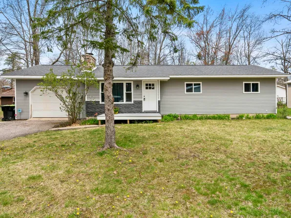 6830 Elmwood Rd, Indian River, MI 49749