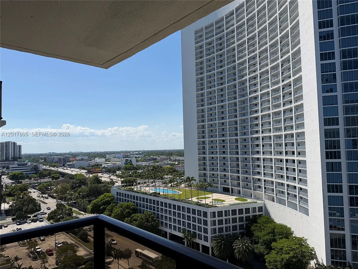 Building Photo - 600 NE 36th St #1610
