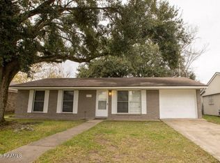 121 Fraternity Dr, Lafayette, LA 70506