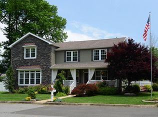 12 Woodlawn Ave, Port Monmouth, NJ 07758