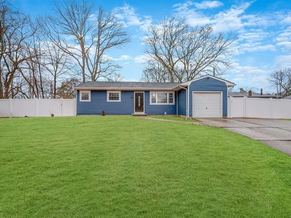 16 Concourse Street, Ronkonkoma, NY 11779