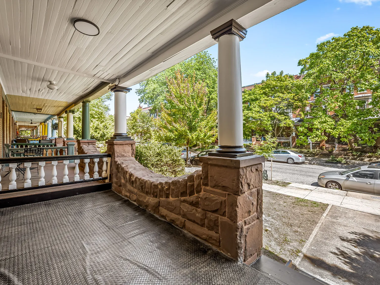 2 bed, 900 sqft, $1,500 — Photo 3