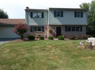 11 Hickory Ln, Mechanicsburg, PA 17055