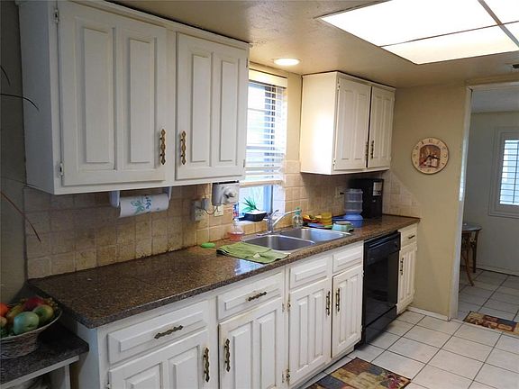 2nd image of 1703 Baylor Dr