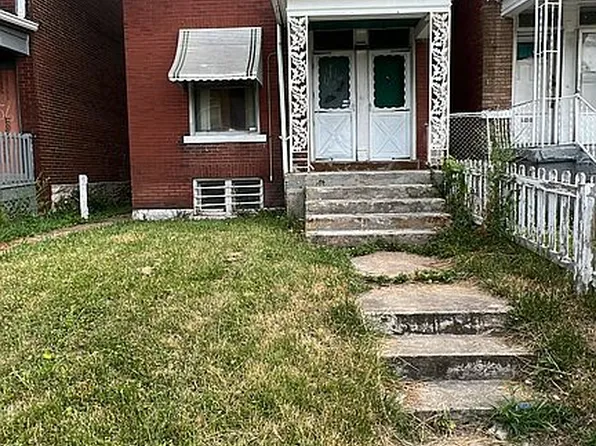 4858 Hammett Pl, Saint Louis, MO 63113