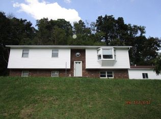 82 Pebble Ln, New Martinsville, WV 26155