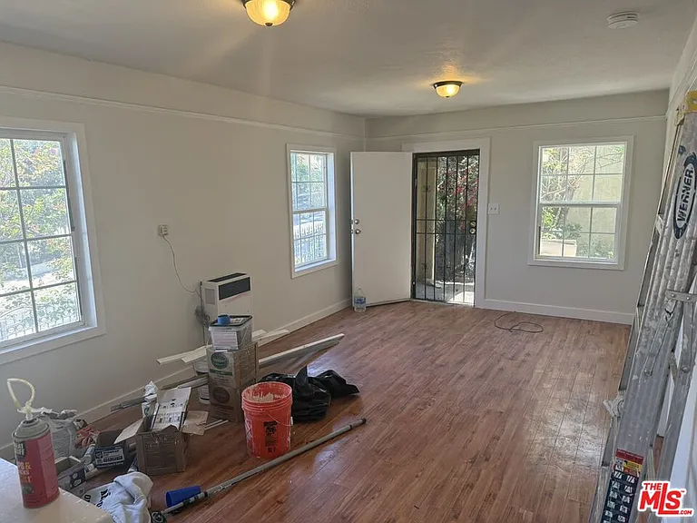 324 Douglas St — Photo 5