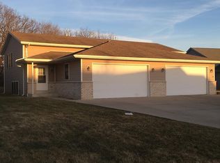 517A Foxmead Xing, Waterford, WI 53185
