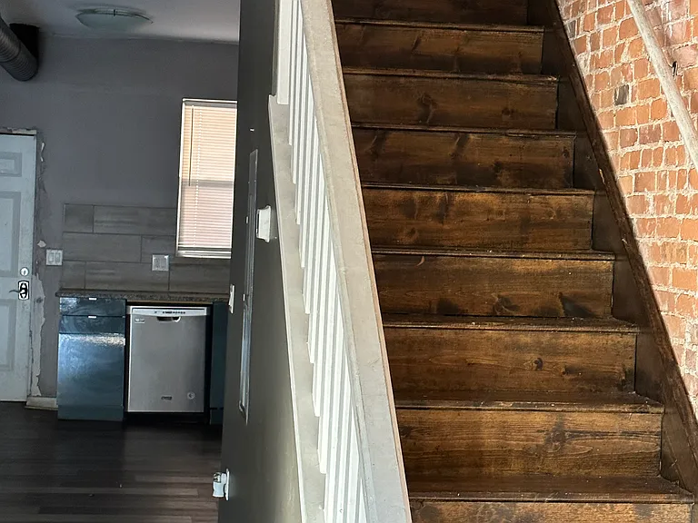 880-894 Oak St #880 — Photo 2