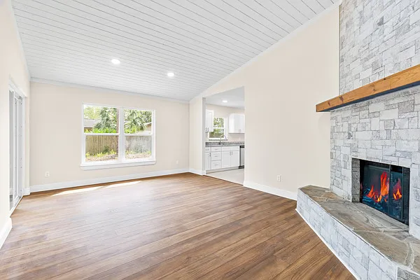 321 Ferdinand Dr — Photo 7
