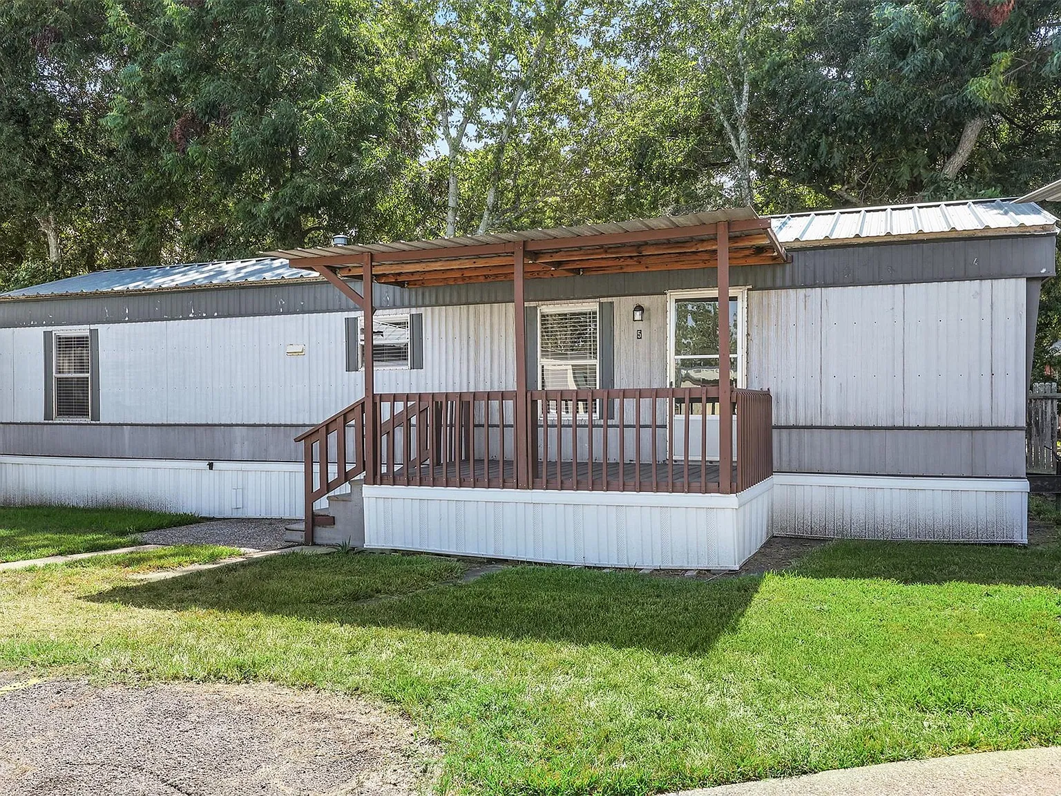 2 bed, 1.0 bath, 728 sqft, $1,100 — Photo 1