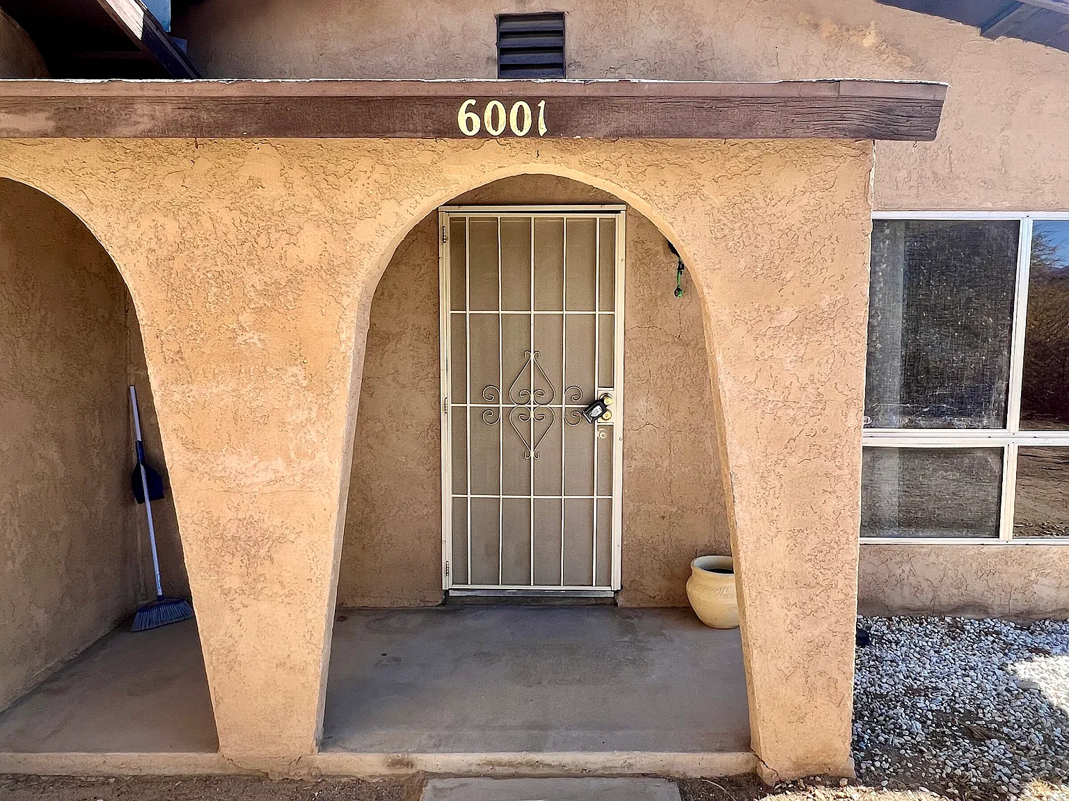 3 bed, 1000 sqft, $1,400 — Photo 2
