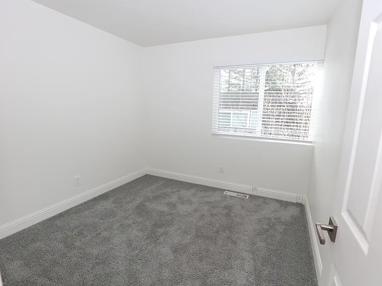 Cedarwood Apartments — Photo 32