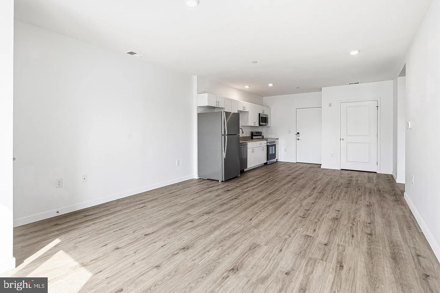 1 bed, 1.0 bath, 598 sqft, $1,523 — Photo 4